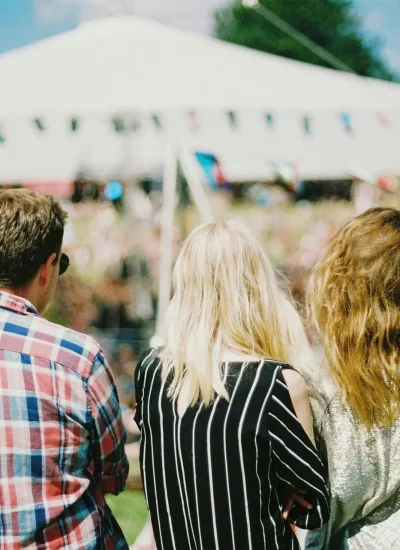 photo-1472653431158-6364773b2a56